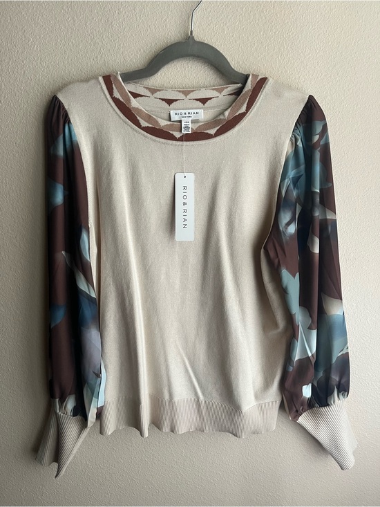 Rio &rian Tops - Rio & Rian Cream Knit Sweatshirt with Printed Puff Sleeves